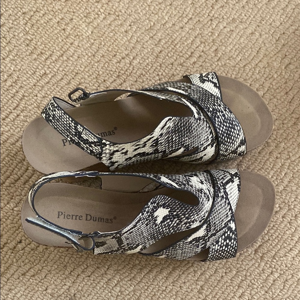 Pierre Dumas Women's Black and White Sandals